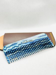 Wooden comb (90)